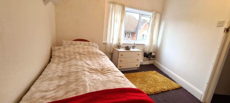 1 Bed flat - Highfield - BILLS INC - Available October 2026