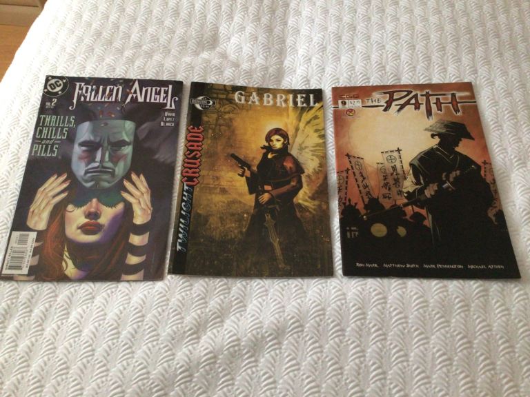 3 x American comics - DC , Moonstone , CGE
