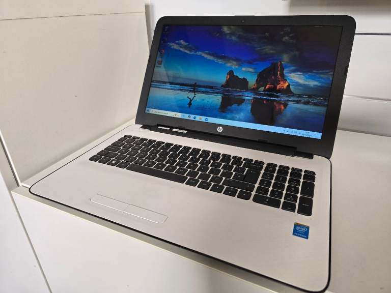 HP Pavilion 15-ac020 15inch laptop 8GB Ram, 240GB SSD, Win 11