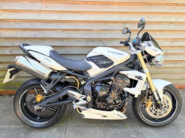 2008 / 08 Triumph Street Triple 675 £3500 White 8027 miles.