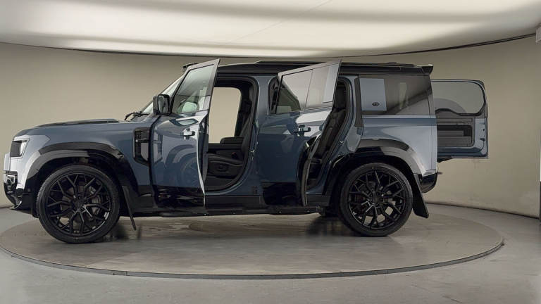 2022 Land Rover Defender 110 3.0 D300 MHEV X-Dynamic HSE SUV 5dr Diesel Auto 4WD Euro 6 (s/s) (30...