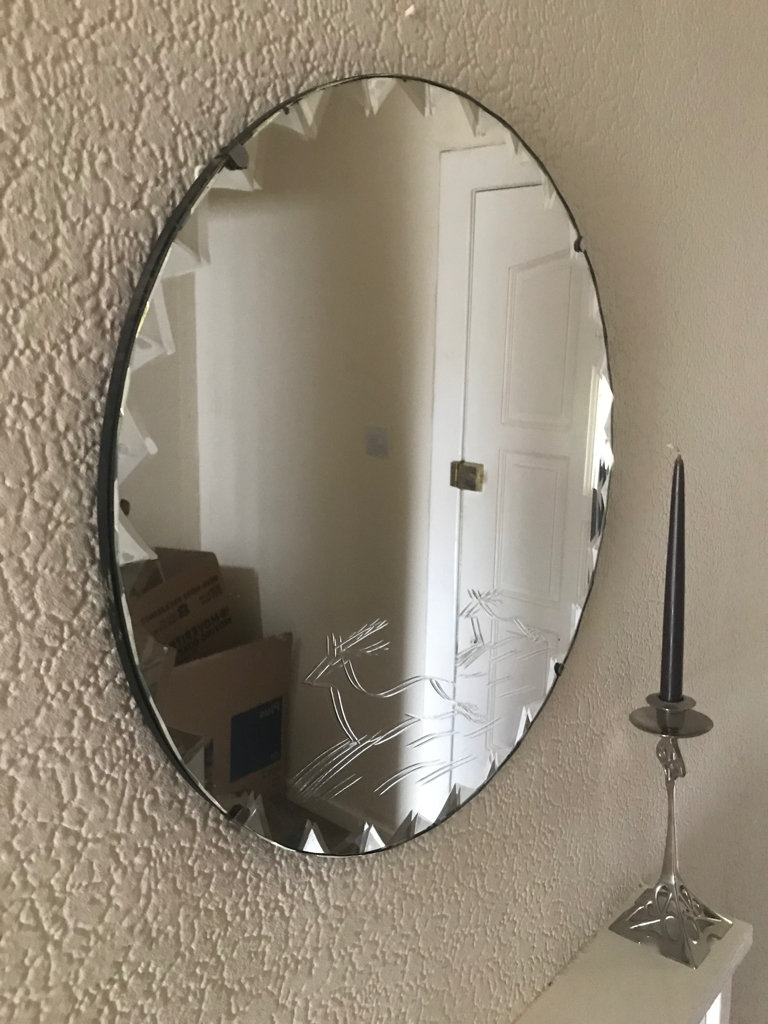 Round wall mirror 