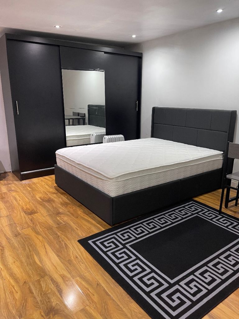 large studio flat to rent 1100 including all bills hounslow west 
