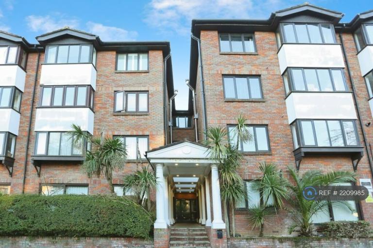 1 bedroom flat in Widmore Road, Bromley, BR1 (1 bed) (#2209985)
