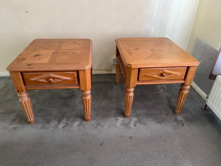 2x tables with drawers