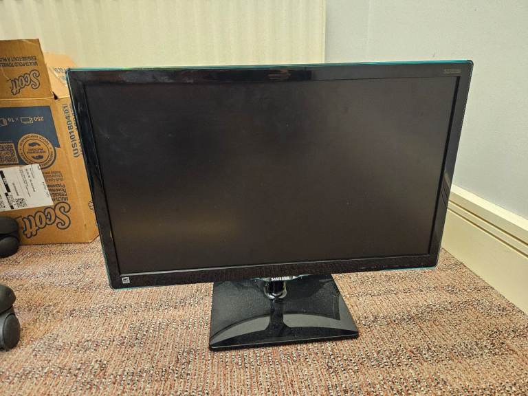 Samsung Computer Monitor - Black, Good Condition