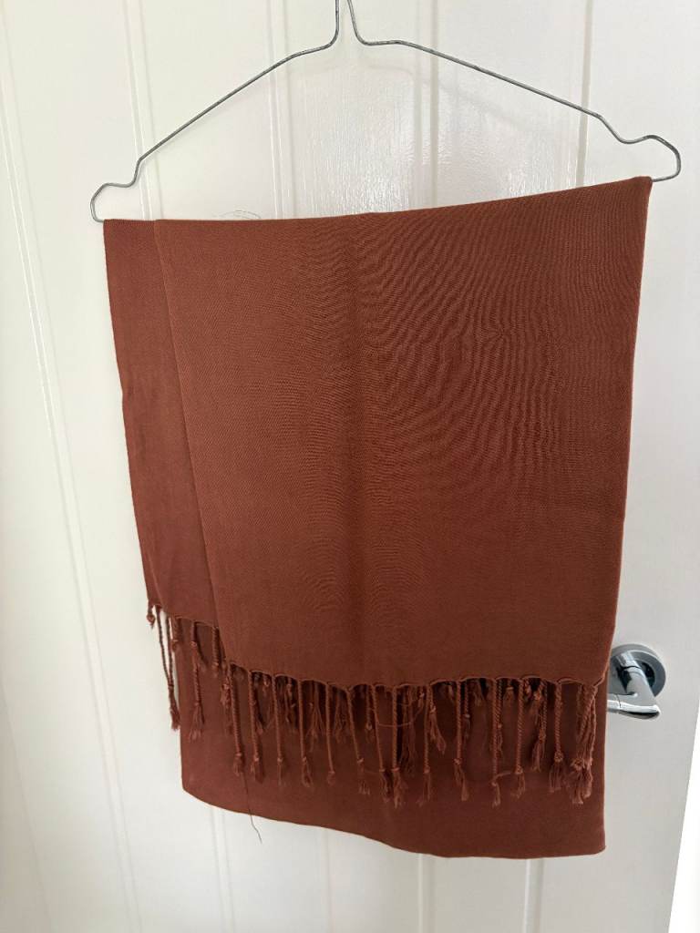 Brown shawl scarf, Good condition, SL2 Slough cash only