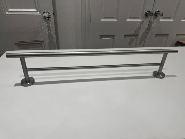 Towel rail in good order 