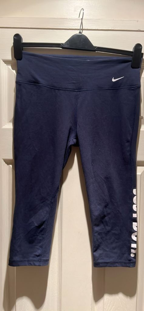 (921) Navy 3/4 leggings, size medium