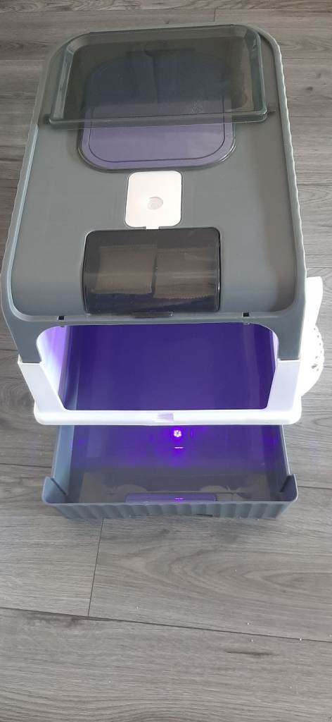 Brand New cat litter box 