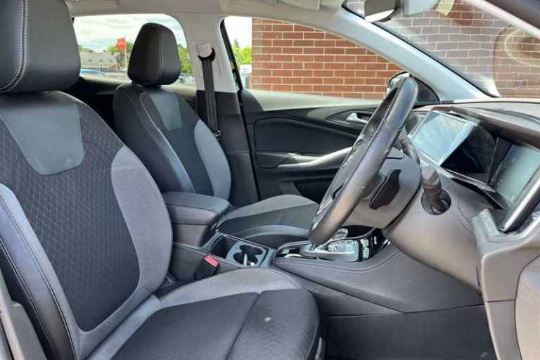 2022 Vauxhall Grandland 1.6 Hybrid GS Line 5dr Auto HATCHBACK PETROL/ELECTRIC Automatic