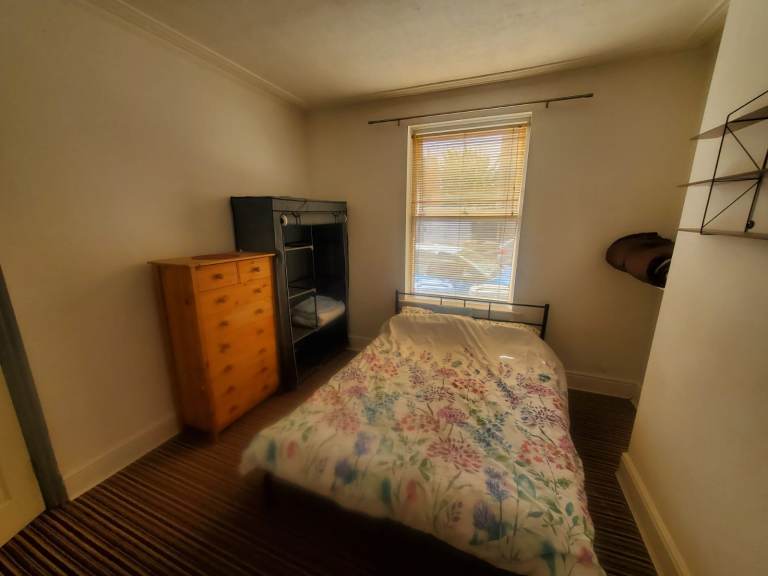 2 rooms available to rent - central Derby immediately