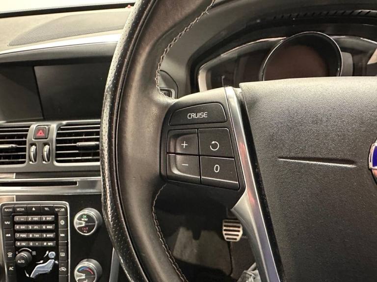 2017 Volvo XC60 2.0 D4 R-Design Nav SUV 5dr Diesel Manual Euro 6 (s/s) (190 ps) ESTATE Diesel Manual