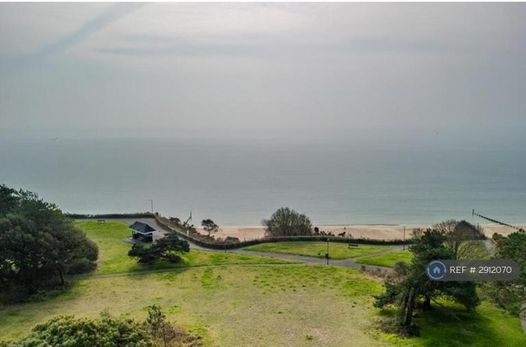 2 bedroom flat in Grand Marine Court, Bournemouth, BH2 (2 bed) (#2912070)