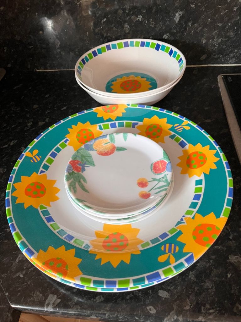 Colourful melamine serve ware