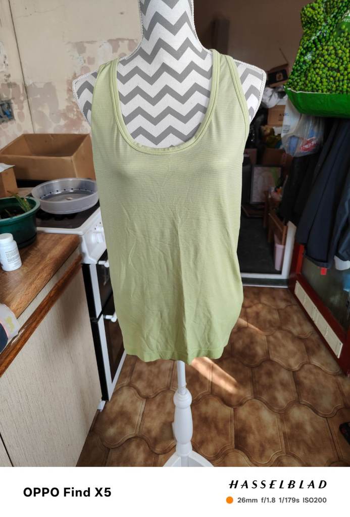 Sports top size 14 