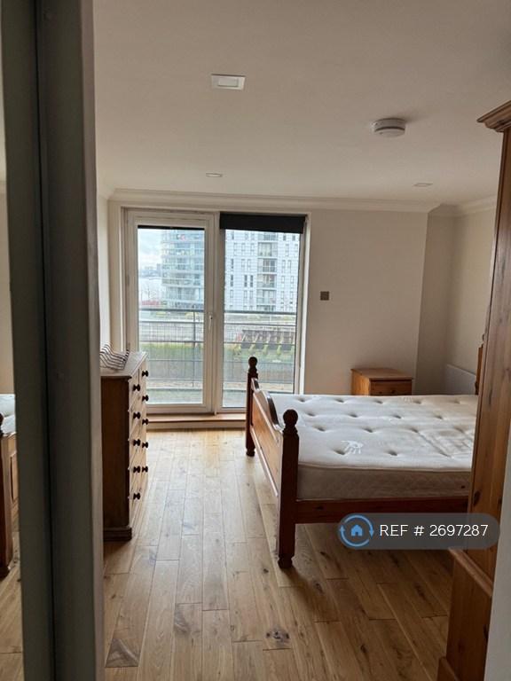 2 bedroom flat in Glaisher Street, London, SE8 (2 bed) (#2697287)