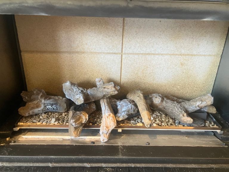 Gazco artificial logs and stone chippings