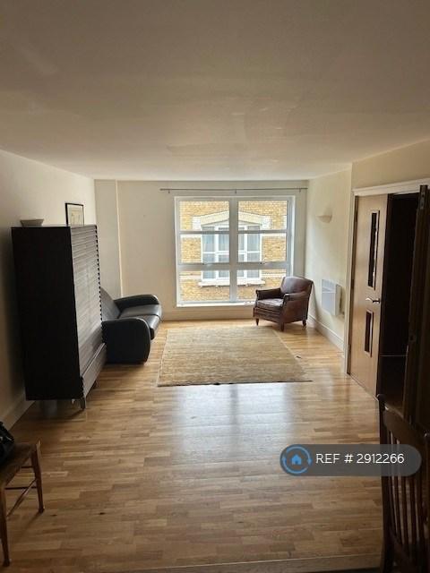 2 bedroom flat in Black Bull Court, London, EC1N (2 bed) (#2912266)