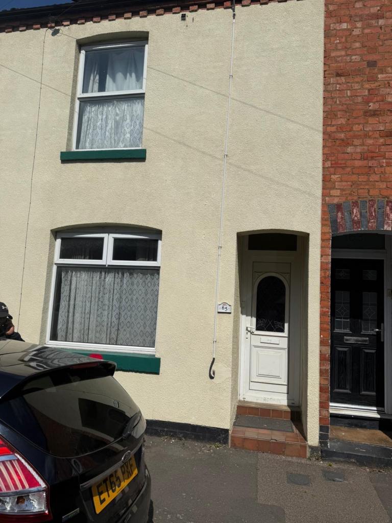 3 BEDROOMS HOUSE FOR RENT. 