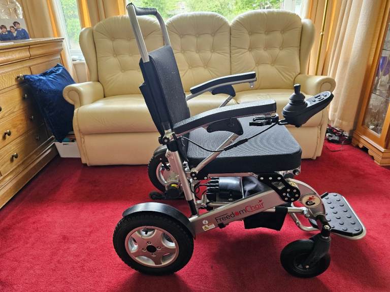 FOLDING ELECTRIC WHEELCHAIR