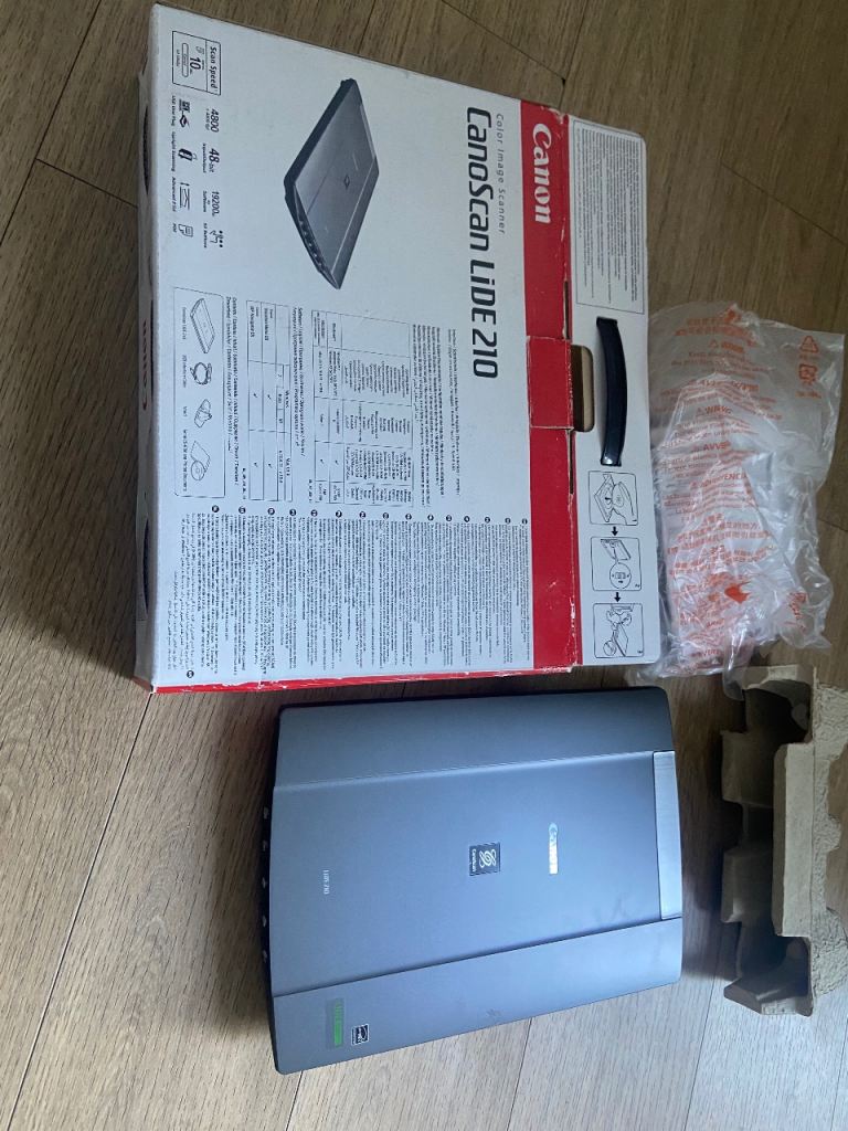 Canon CanoScan LiDE 210 Flatbed Scanner - As Good As New