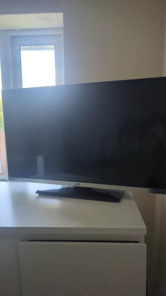 JVC 32 inch TV with built in DVD Player and Freeview Aerial 