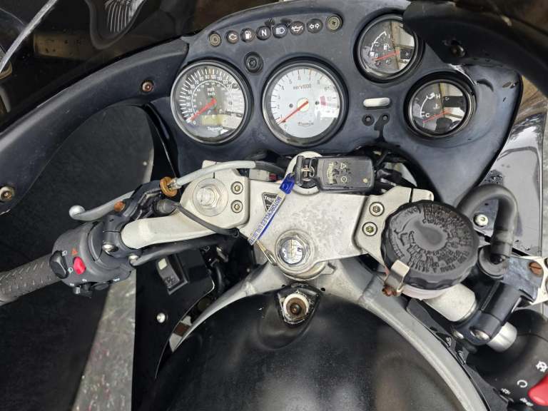 TRIUMPH SPRINT ST 955 PROJECT BIKE 