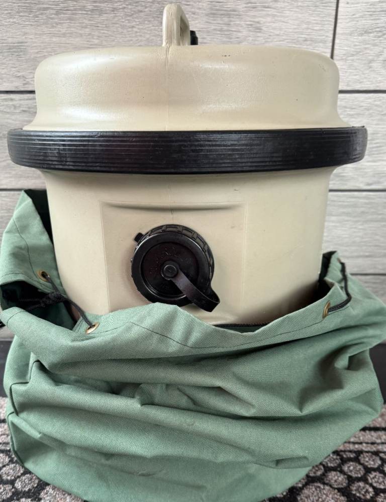WATER BARREL AQUAROLL 40 LITRE WITH HANDLE AND STORAGE BAG LIKE NEW ONLY £35 CAN POST
