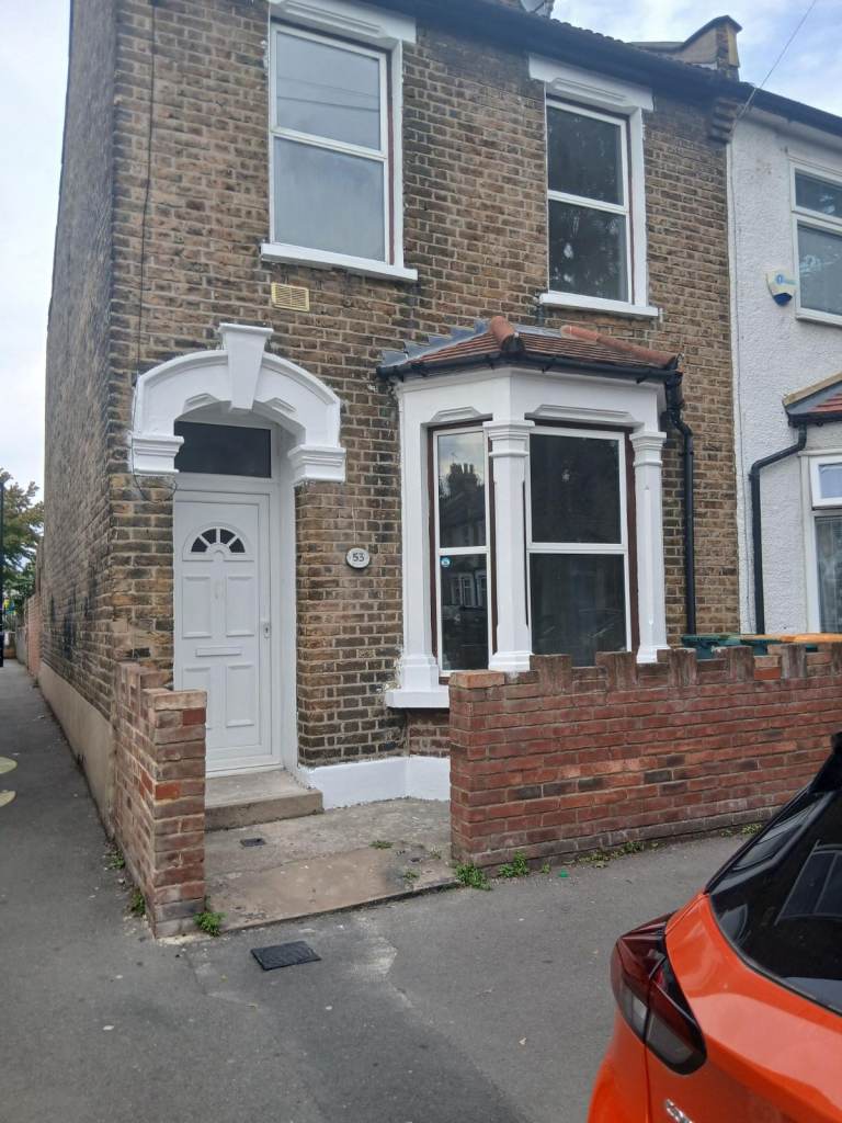 RENT 2/3  BED HOUSE Plaistow Newham £1900