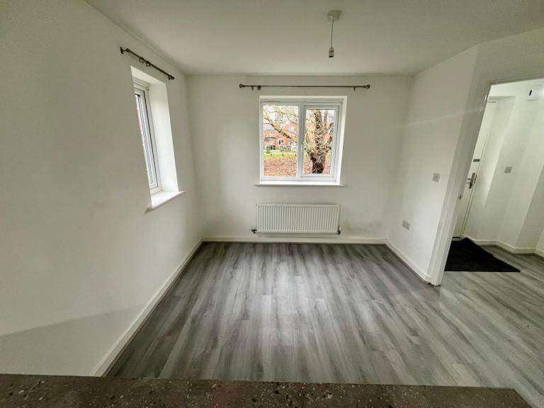 Spacious 3-Bed House for Rent-CV6 4RA