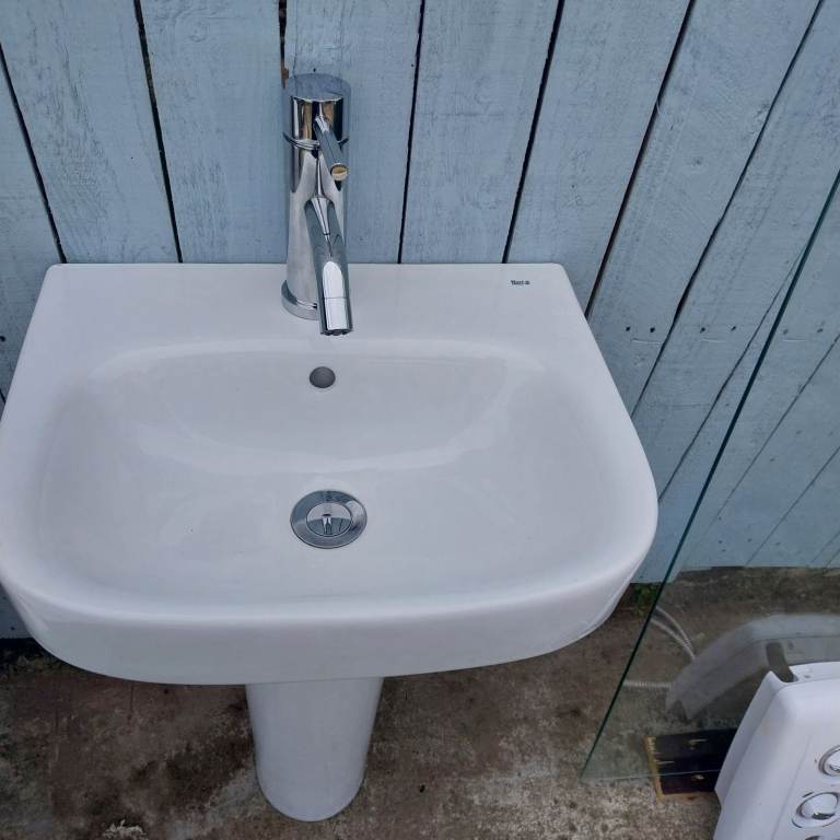 Bathroom toilet shower sink screen 