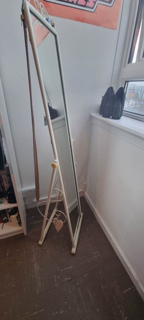 Free standing mirror with storage