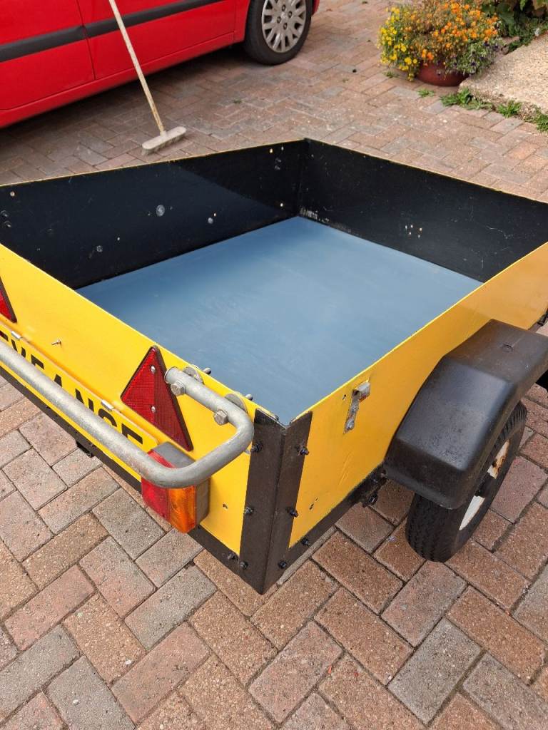 CAR BOX TRAILER, RECENTLY REFURBISHED AND REPAINTED, HEAVY DUTY STEEL FRAME AND ALLOY SIDES   