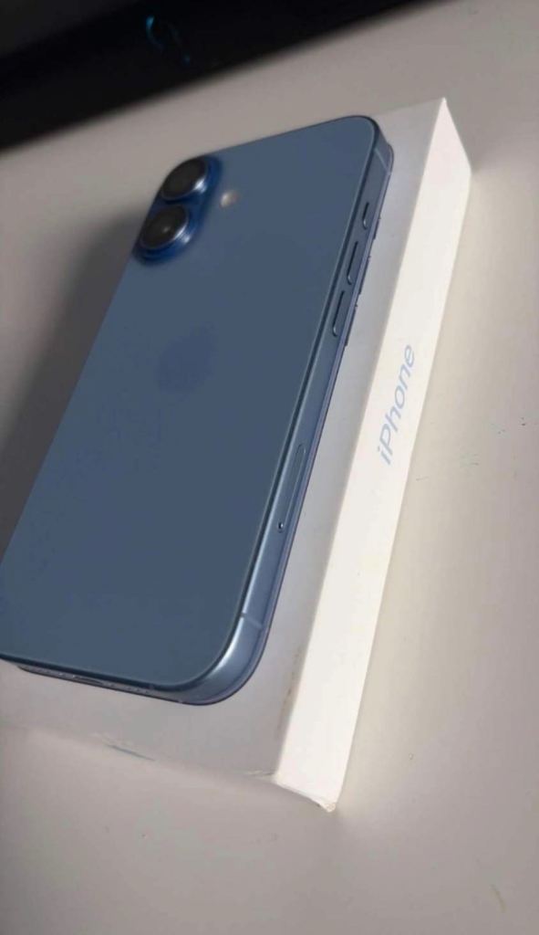 Apple iPhone 17 Blue – As Good As New, 100% Battery