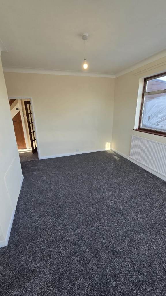 Spacious Unfurnished 3 Bedroom Home with 2 Reception Rooms & Parking - COMPANY LET ALLOWED