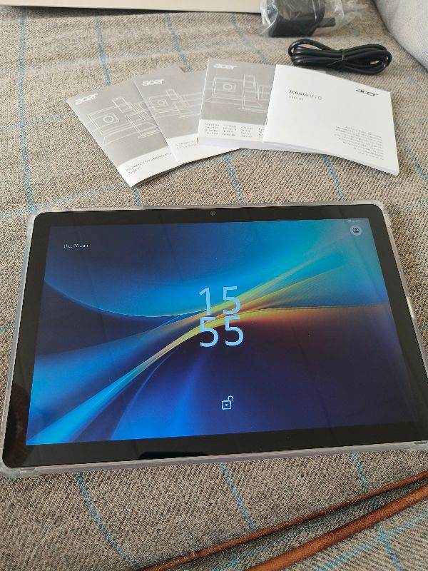 Acer Iconia V10 Tablet – Boxed – Complete with Case & Accessories