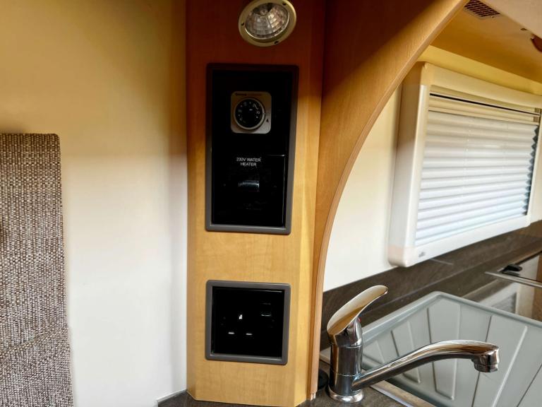 2011 Peugeot Olympus 462 Olympus 462 Single Axle Unlisted Petrol Automatic