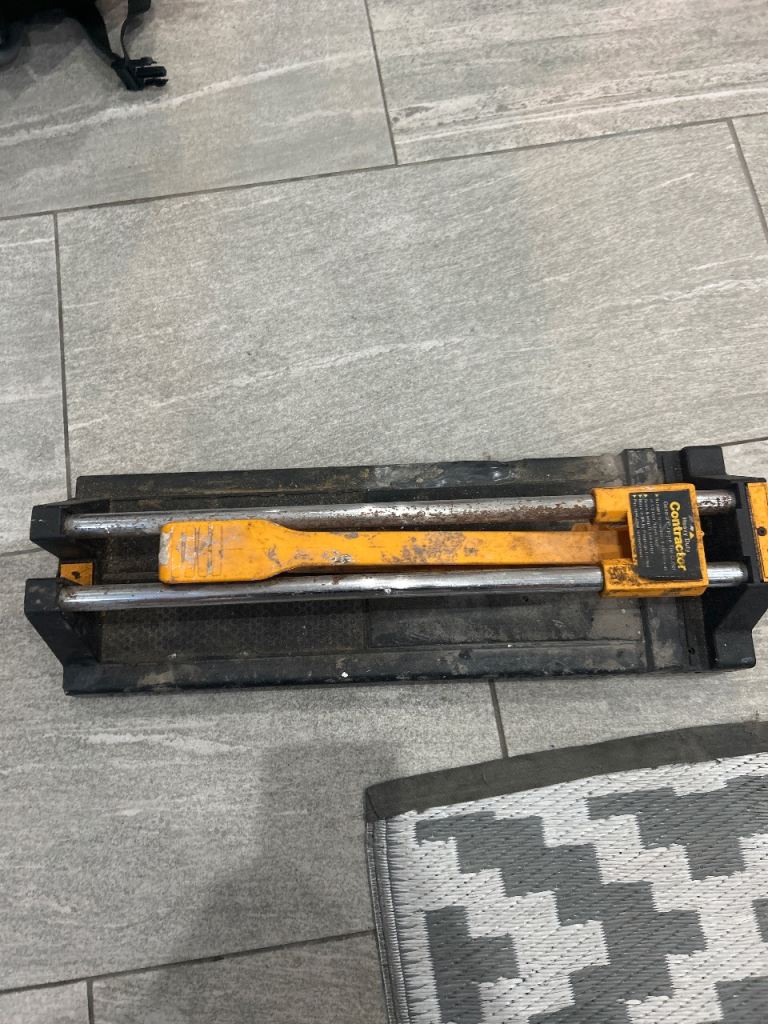 Tile cutter