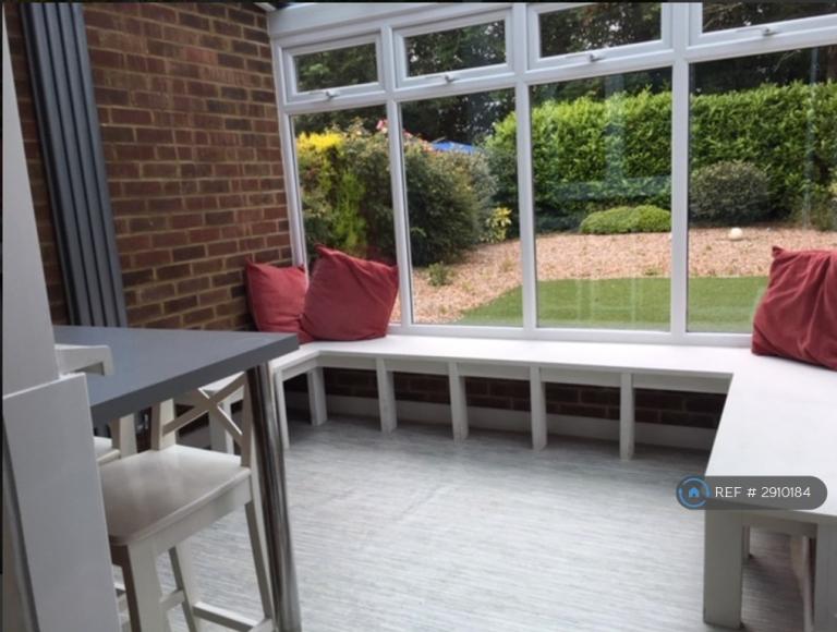 1 bedroom in Egham, Egham, TW20 (#2910184)