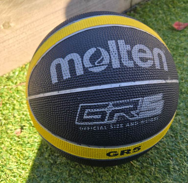 Brand new Molten BGR Rubber Basketball - Black/Yellow Size 5