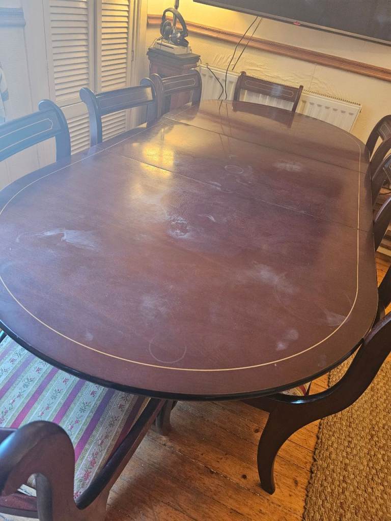 Dining table with 8 chairs 