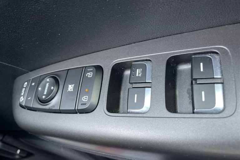 2018 Kia Sportage 1.7 CRDi ISG 2 5dr DCT Auto ESTATE DIESEL Automatic