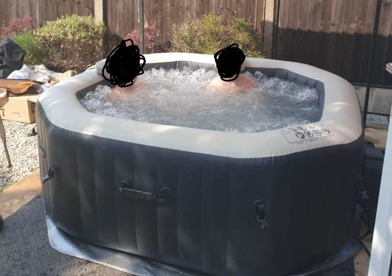 Hot tub 