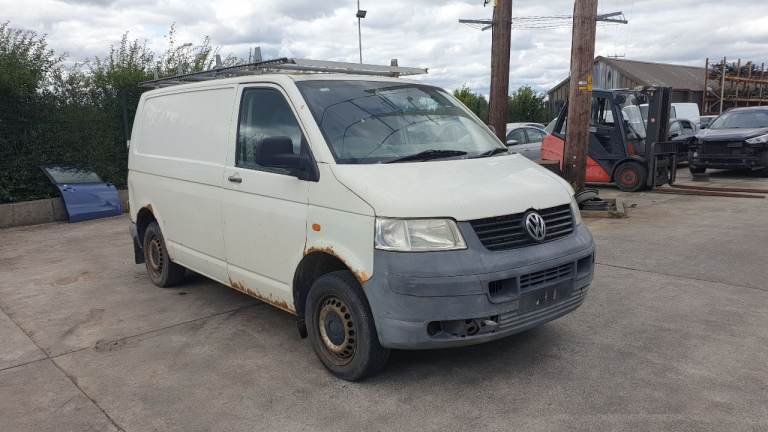 **For parts** Vw Volkswagen Transporter, 1.9diesel 5 speed (2005).