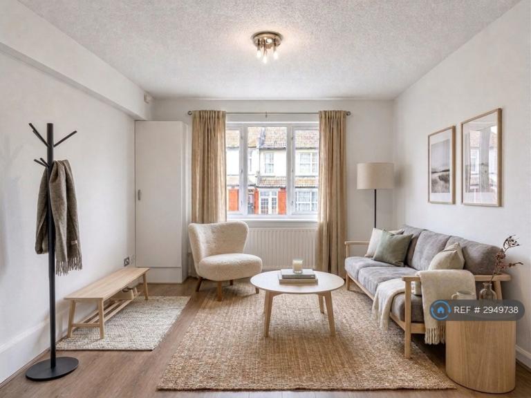1 bedroom flat in Spicer Court, Enfield, EN1 (1 bed) (#2949738)