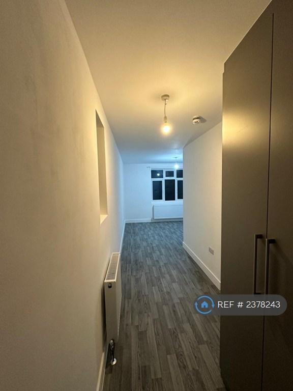 1 bedroom in Headstone Gardens, Harrow, HA2 (#2378243)