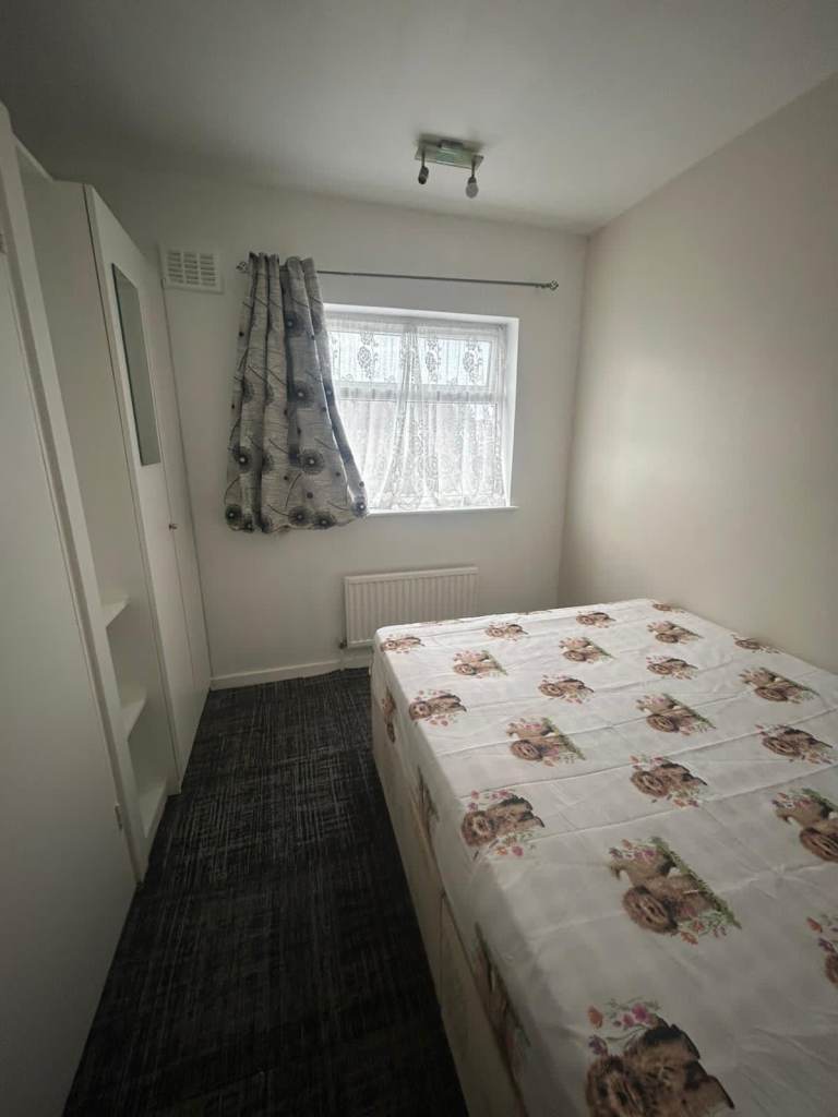 Single room Double bed for rent in Dagenham East