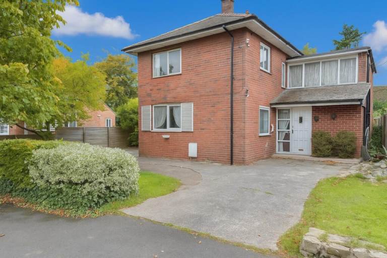 Detached House 4 Bedroom