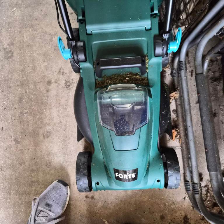 Cordless lawnmower 